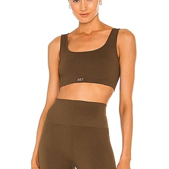 Set Active Box Cut Sports Bra - Picture 1 of 5